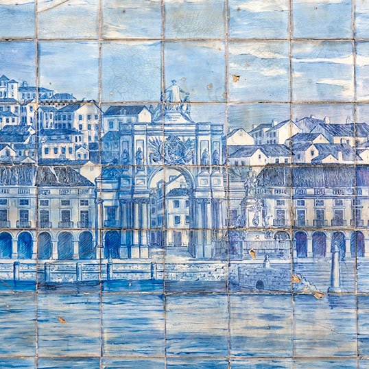 Take a guided tour through the most beautiful graphic art on the façades of Lisbon