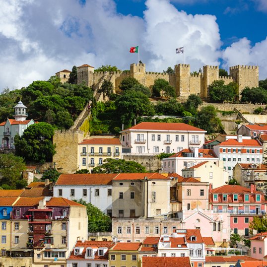 A imponência do Castelo de São Jorge em Lisboa